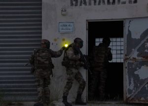 Marking out the entrance of a building during combat operations