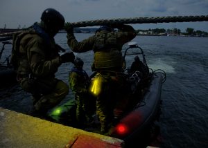 Marking boats with Lightshape color markers