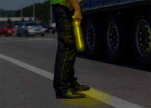 Cyalume light signal that can be used for road traffic assistance