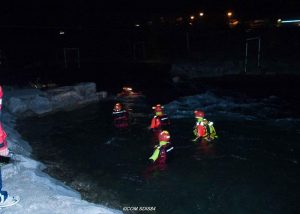 Marquage casques plongeurs en secours dans eau