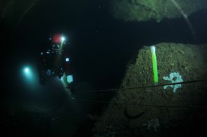 Marking out the entry point of the main line during "non-free" surface diving