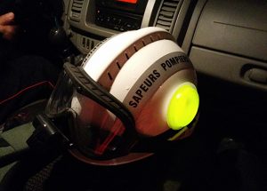 Marquage lumineux sur casques de sauveteurs en sécurite civile avec marqueur Lightshape jaune