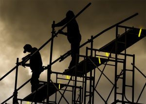 Supplementary lighting on scaffoldings for working at heights