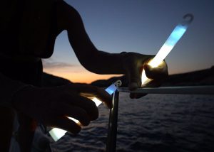 identification of a boat at anchor with white light marking