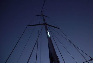 marking masthead on boat when anchored at night