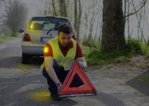 Patch lumineux Visipad pour marquer un homme lors d'une panne automobile en bord de route