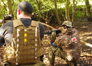 Airsoft Spieler- und Feldmarkierung mit Cyalume Leuchtstaeben