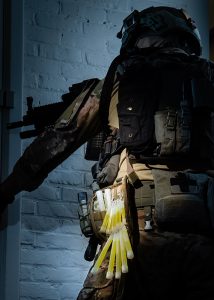 cyalume knuppel op zak en etui met clusterconfiguratie