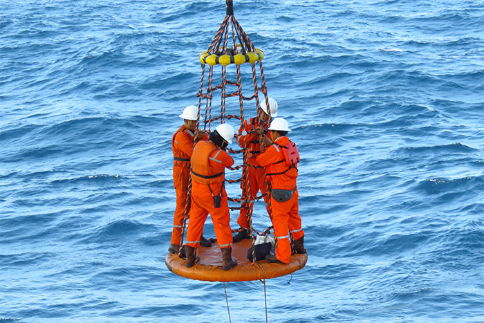 transbordement de personnel offshore oil and gas cyalume